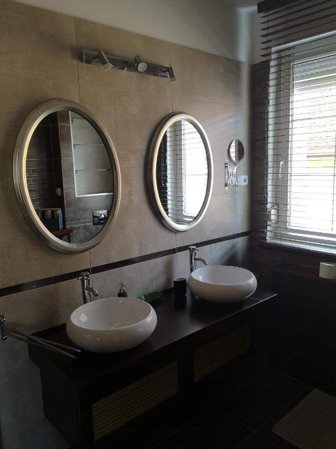Hotello Apartmanhaz Es Panzio Zalaegerszeg Bagian luar foto