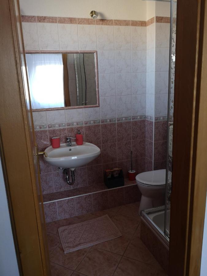 Hotello Apartmanhaz Es Panzio Zalaegerszeg Bagian luar foto